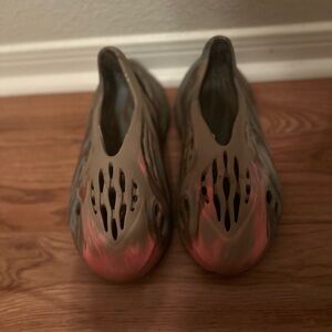 Yeezy Foam Runners MX Sand Grey